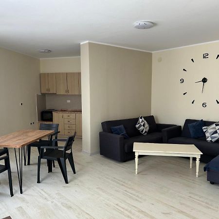 Apartment In Qerret Голем Экстерьер фото