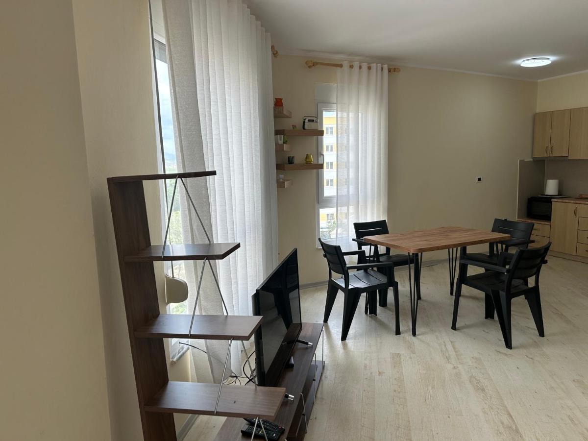 Apartment In Qerret Голем Экстерьер фото