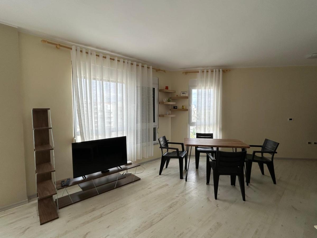 Apartment In Qerret Голем Экстерьер фото