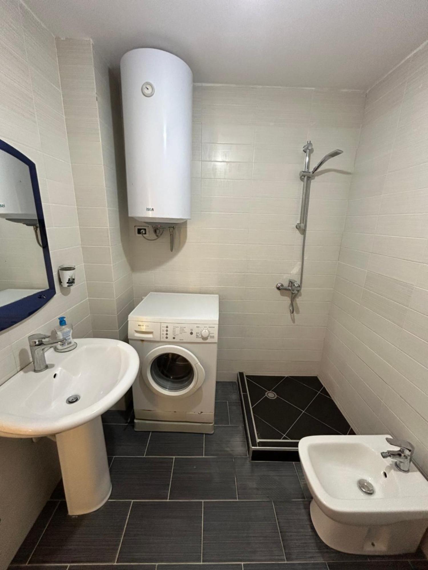 Apartment In Qerret Голем Экстерьер фото